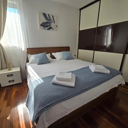 Sunrise Penthouse Znjan 公寓