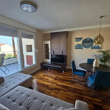 Sunrise Penthouse Znjan 아파트