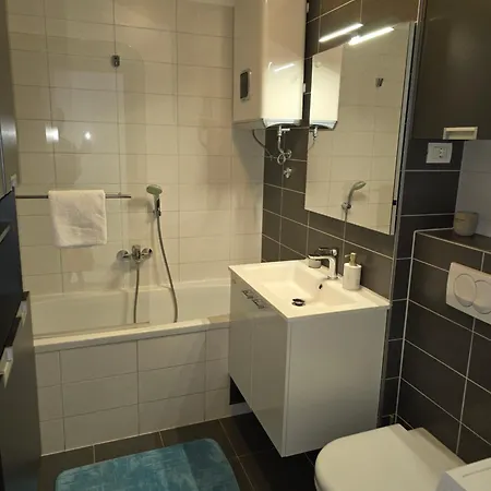 Sunrise Penthouse Znjan 아파트 *